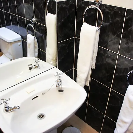The Coach House 3*