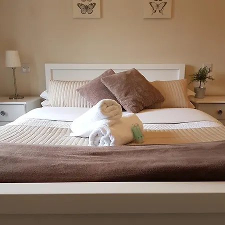 The Coach House Couette-café 3*